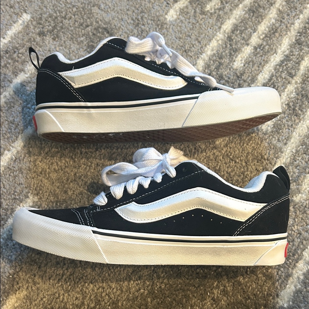 Vans Men 7.5 Women 9 Classic Black and White Sneakers Retro Chunky Knu Skool - Picture 6 of 6